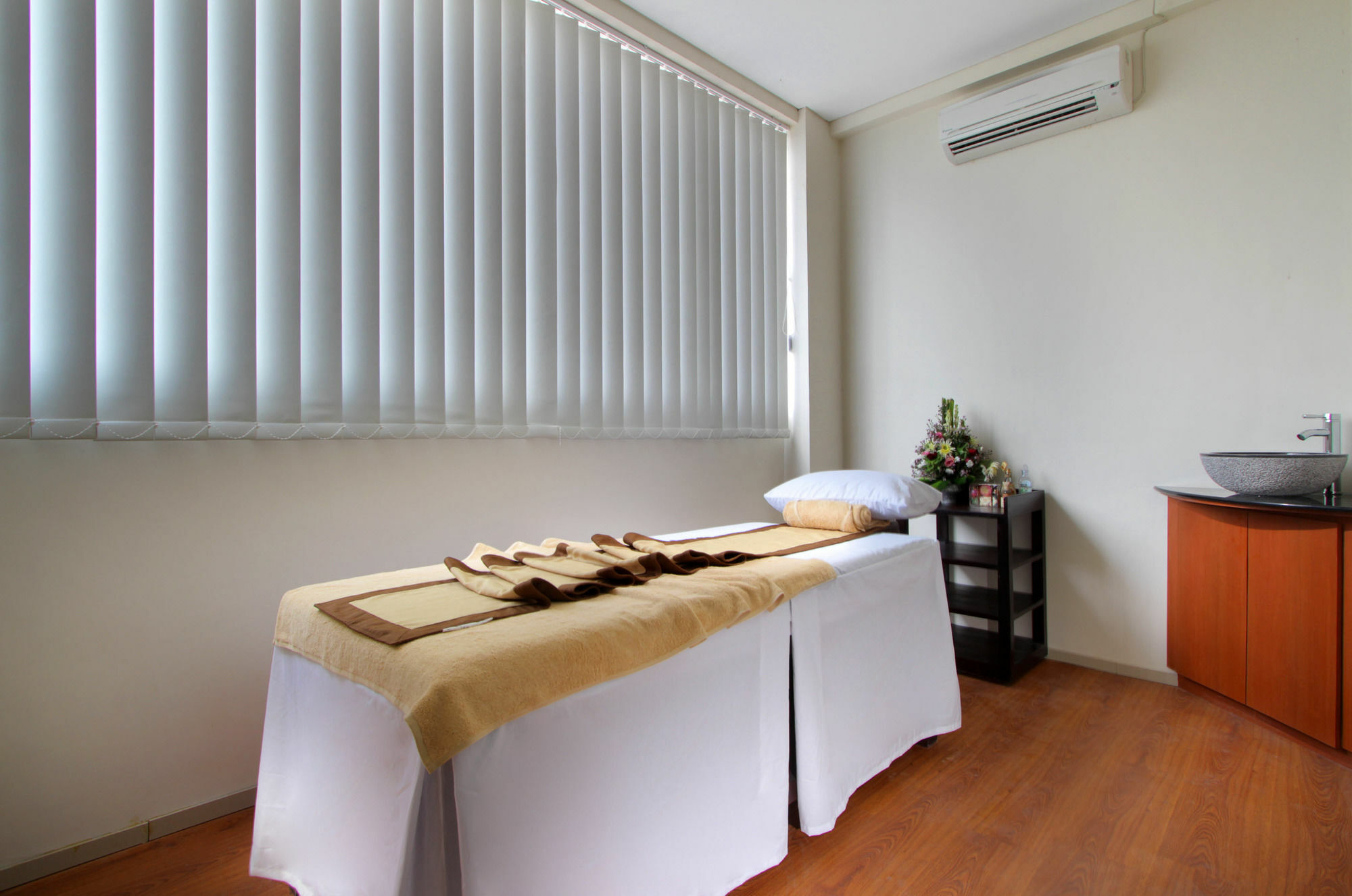 Sand Beach Luxury Living Kuta  Exterior photo